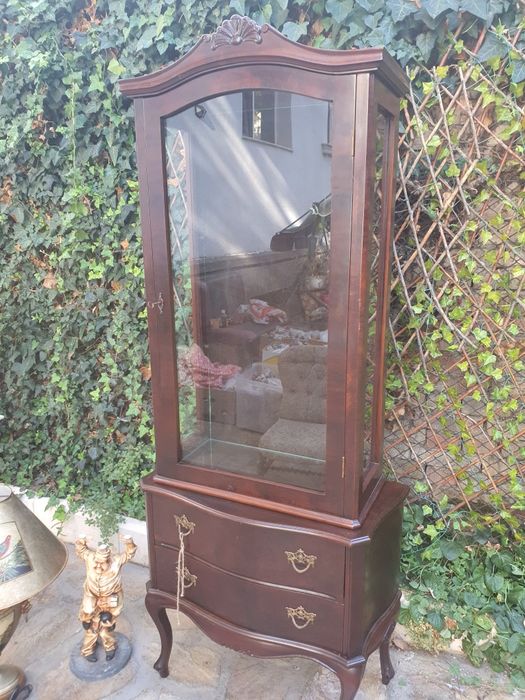 барокова витрина с долна част -орех