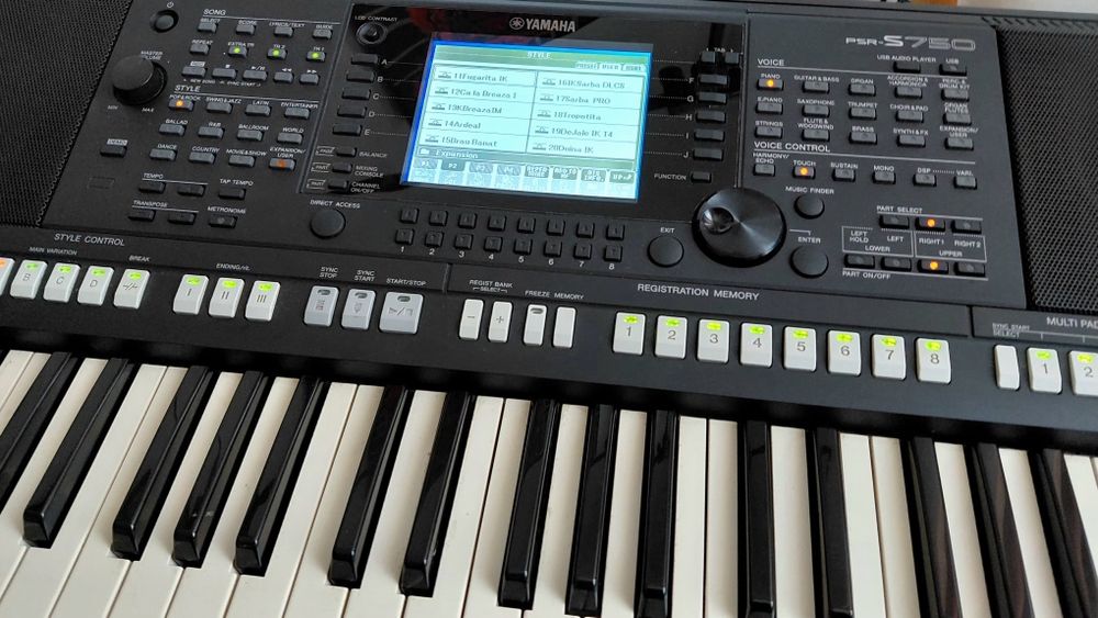 Orga profesionala Yamaha S 750