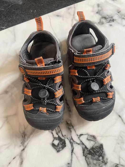 Детские сандалии