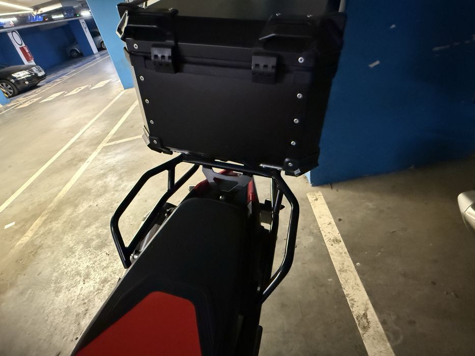 Motocicleta Adventure Aprilia Tuareg 660