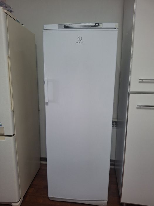 Морозилка Indesit