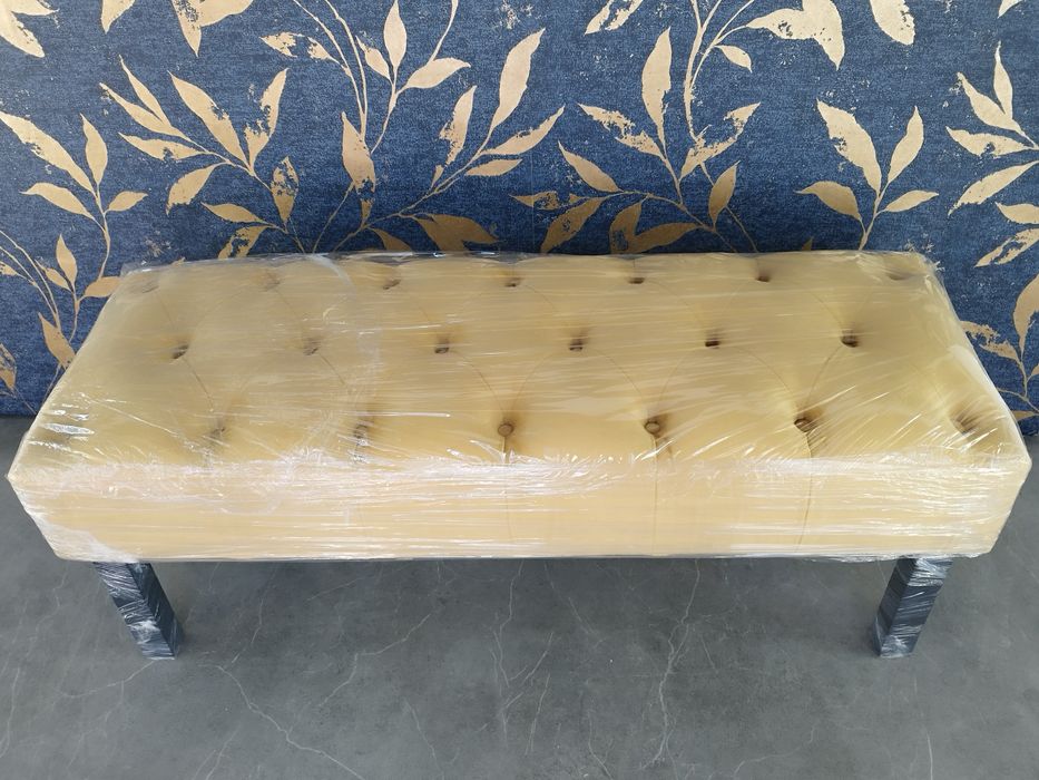 Vând bancheta , băncuță din catifea model Chesterfield