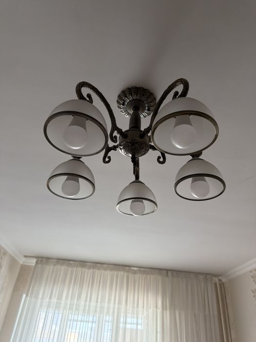 Люстра в отличном состоянии