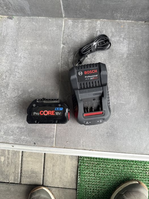 Vind set incarcator rapid 8ah si un acum 8ah PRO CORE 8ah 2024