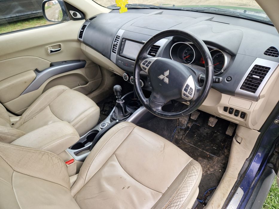 Dezmembrez Mitsubishi Outlander 2.2 156 cp 2007-2011