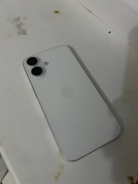 Iphone 16 белый