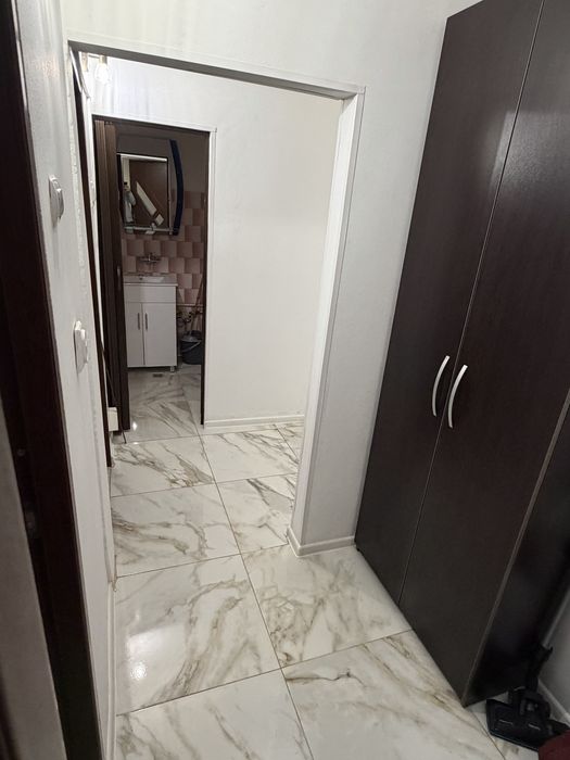 Inchiriez apartament 3 camere
