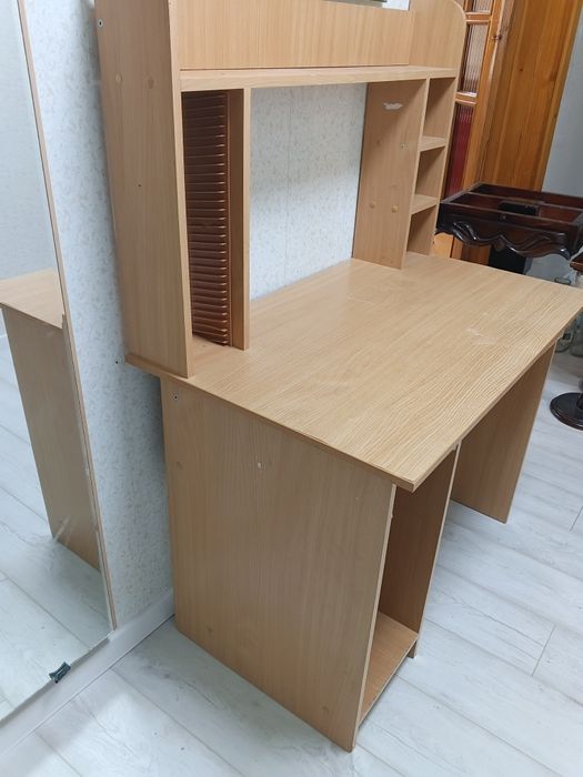 Компьютерный стол продам за 8000
