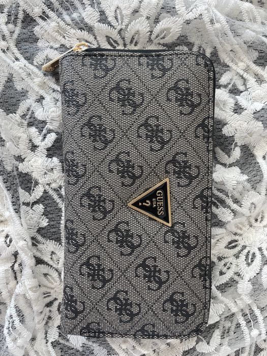Дамско портмоне Guess