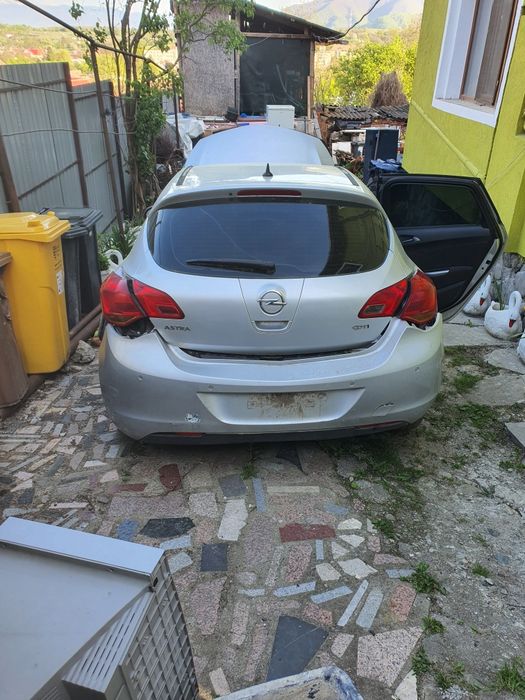 Opel Astra  2010, Reparat/ Dezmembrat. motor17 diesel