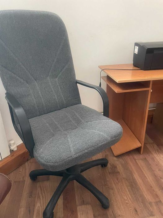Продам стулья офисные б/у