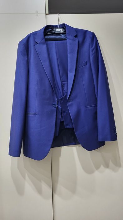 Продаются костюмы 48 размеры