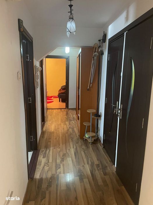 Apartament 3 camere, balcon, etaj 2, lift nou, zona F-uri, mobilat