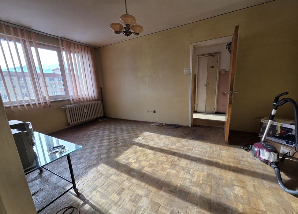 Proprietar, vând 2 camere Victoriei, etaj 7/8, lângă școala 19, vedere