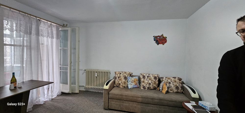Închiriez Garsoniera