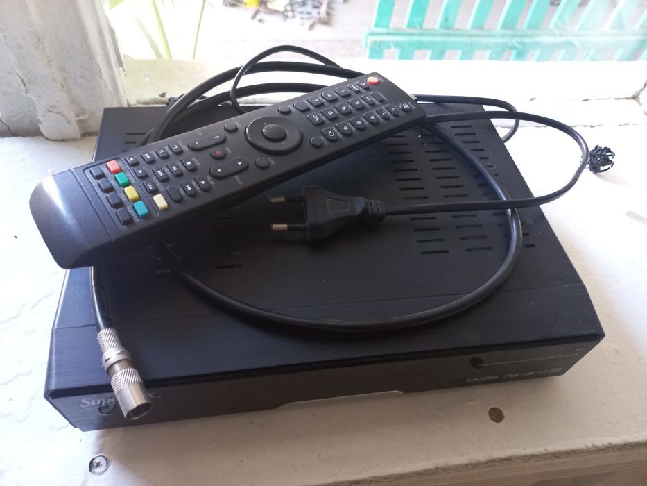 Продается спутниковая антенна и тюнер SuperBox в комплекте