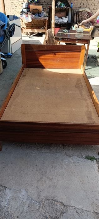 Продаю кровать деревянная