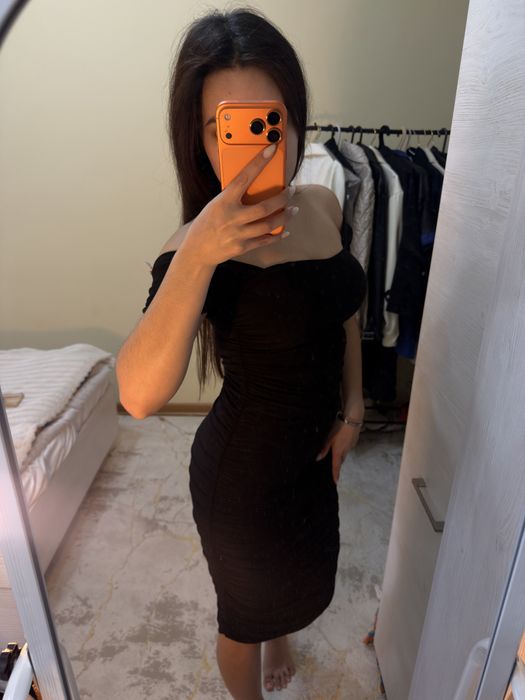 черное обтягивающее платье