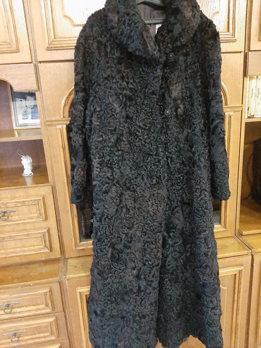 Шуба каракулевая б/у