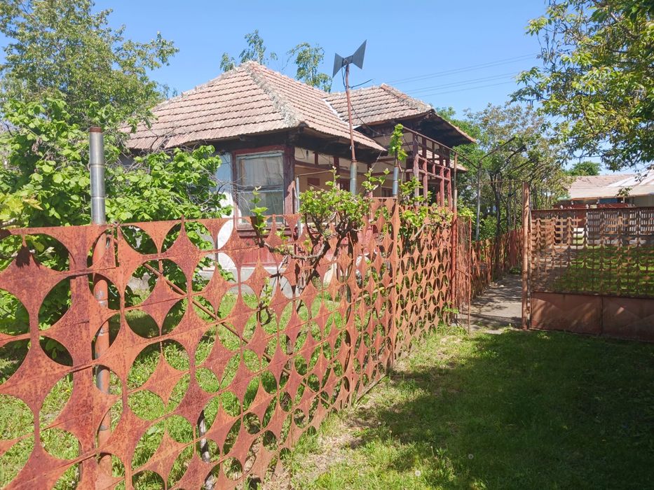 Casă cu teren de vânzare în comuna Verguleasa, județul Olt