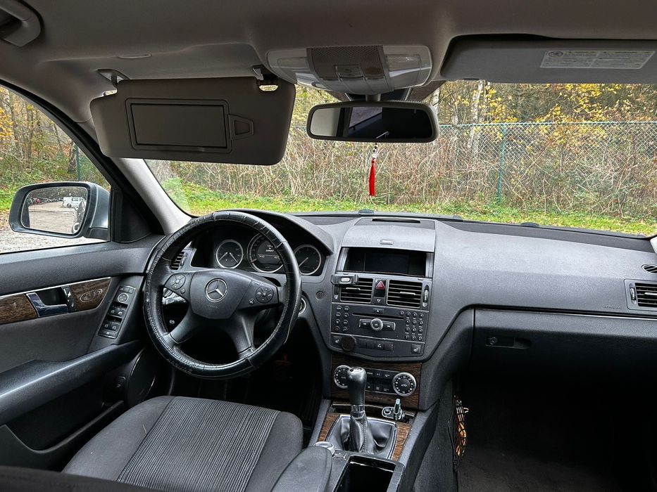 Se vinde sau se dă la schimb pe tractor mic ,Mercedes  c 200 an 2007