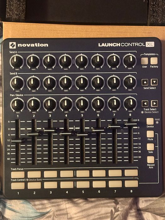 Контролер Novation Launchcontrol XL MK2 |