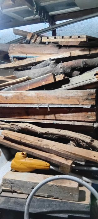 Продам дрова дешево  3 куба  (для бани)