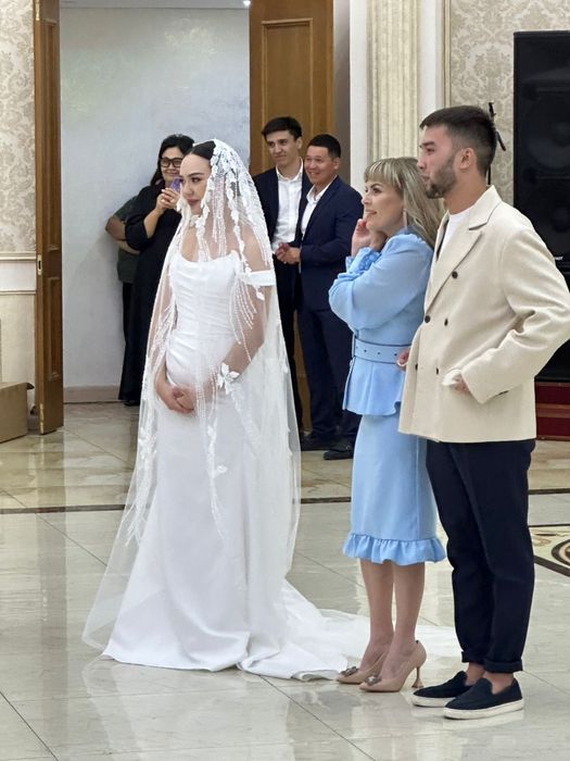 Свадебное платье с фатой