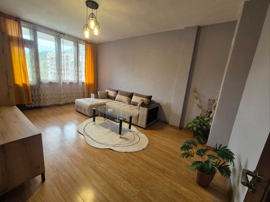 Продава се Тристаен апартамент в Тетевен - 75000 кв.м за 1 €/кв.м - Снимка #1