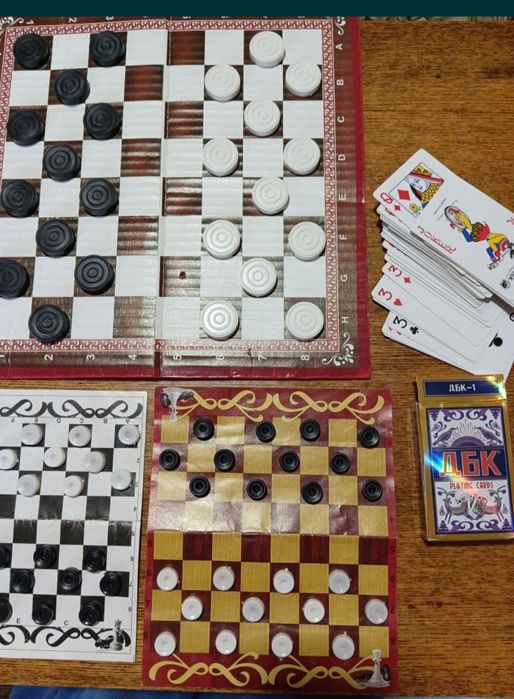 Продам шашки и карты игральные