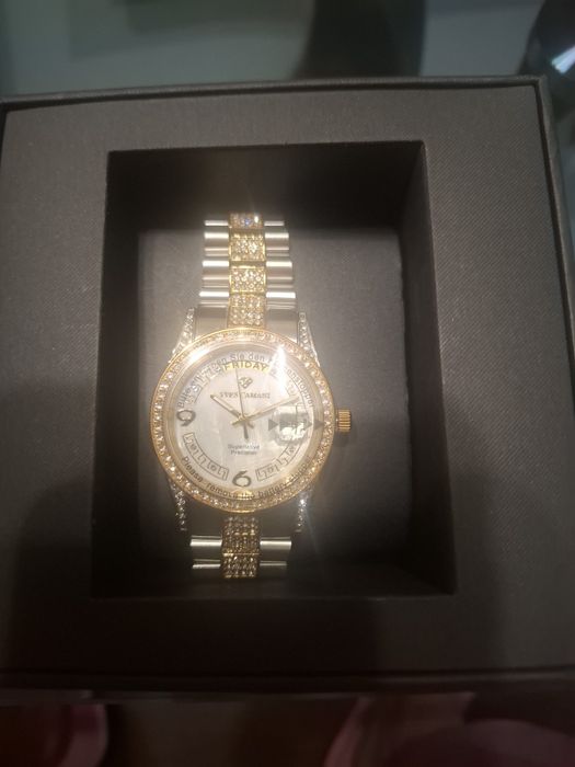 Дамски часовник .Нов