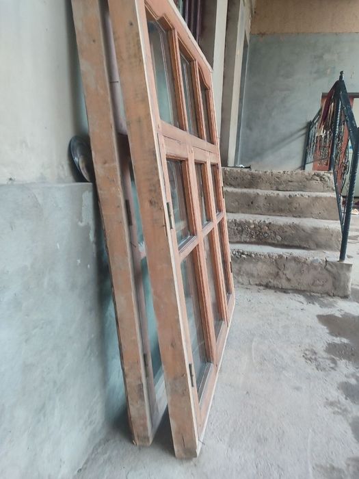 3 dona oyna rom sotiladi. Holati yaxshi, sinmagan, darz yo‘q.