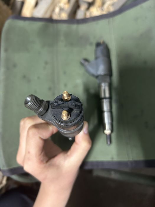 Продам форсунки бош вольво 067