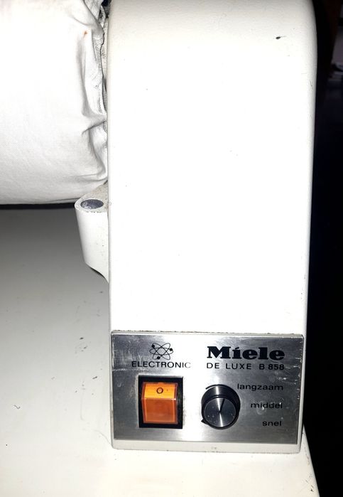 Гладачна машина Miele