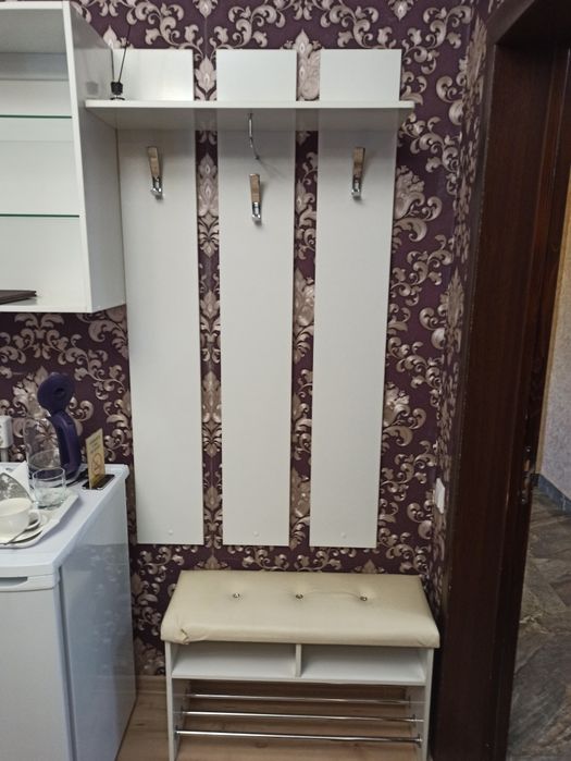 Вешалка с обувницей