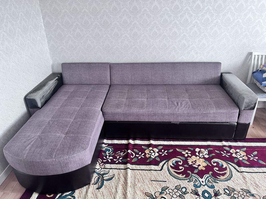 Угловой диван,коричневый