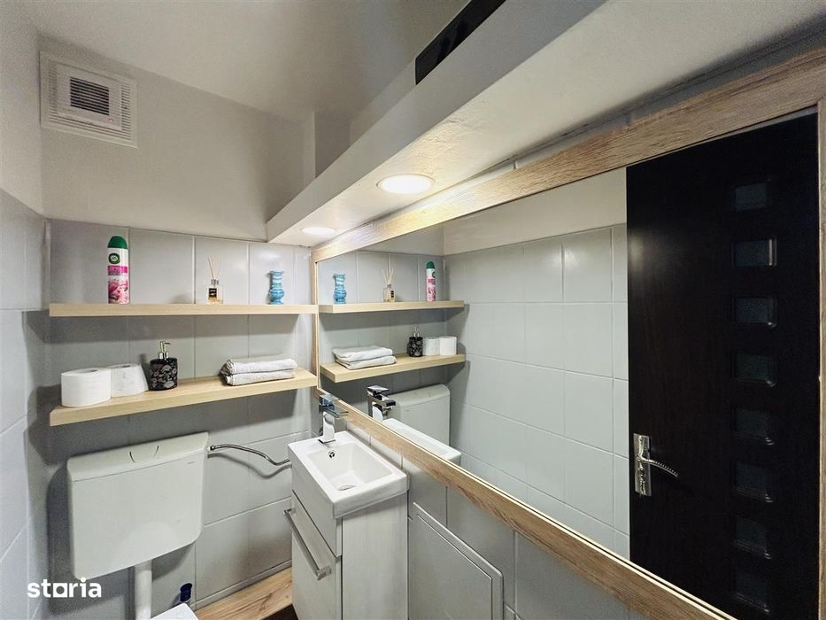 Apartament decomandat, 3 camere, 66 mp + 2 balcoane, 2 bai, zona buna