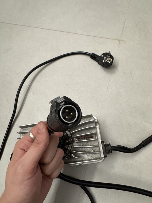 Зарядка Surron light bee