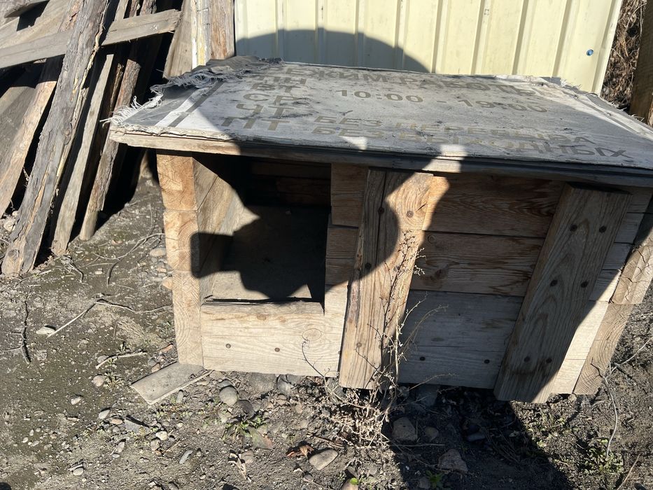 Дом для собак уютный хорош