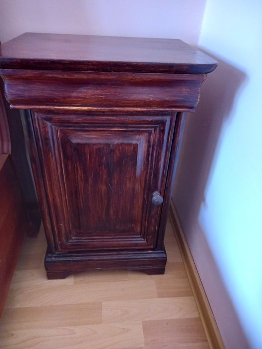 Vand noptiera din lemn,culoare inchisa,model vintage Louis Phillippe