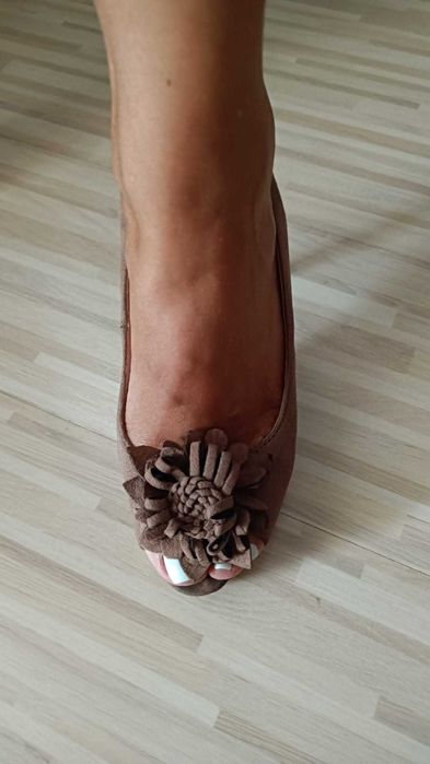Sandale damă gri/taupe, catifea, mărimea 36 – stare bună – zara pepe jeans tommy hilfiger karl legerfeld, ecco