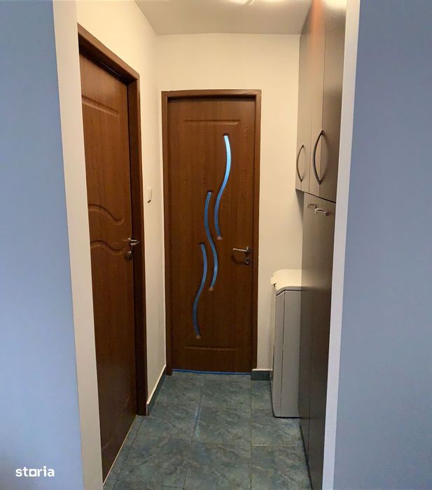 Berceni - Piata Resita, apartament 2 camere, et 1/4, semidecomandat