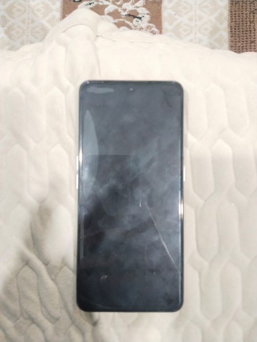 Продам телефон Realmi GT3 240W.