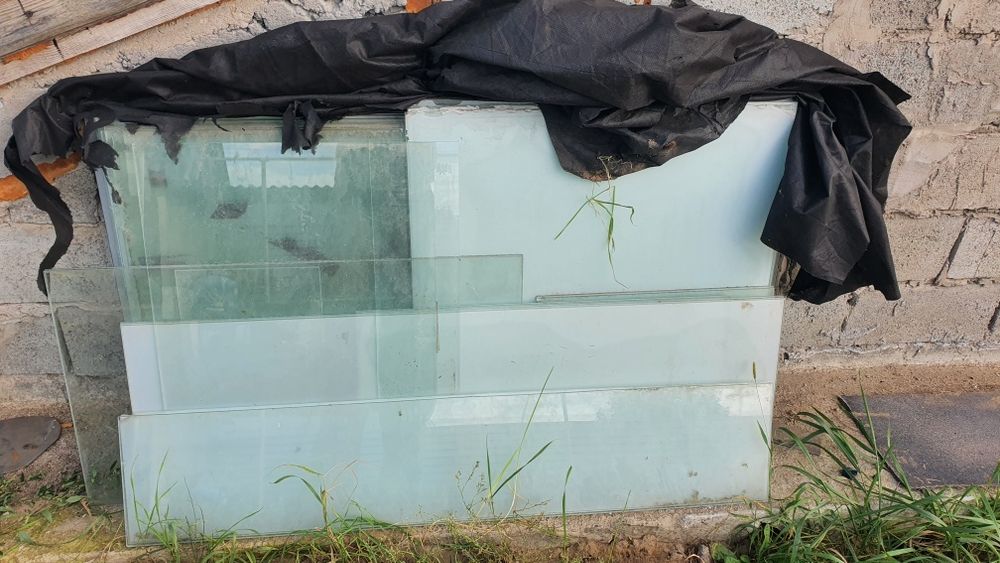 Стекло отдам бесплатно