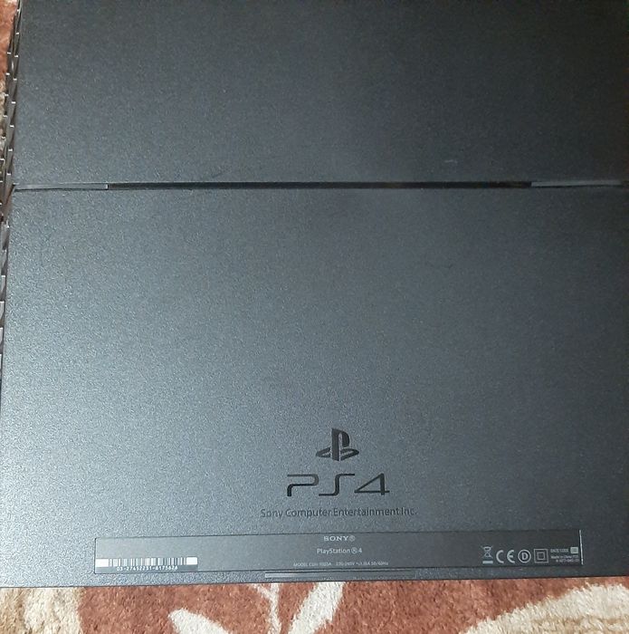 Vând PlayStation 4 fat în stare bună cu fifa 22