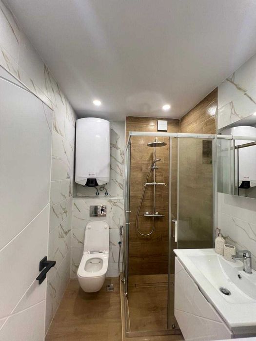 Дава се под наем Двустаен апартамент в София, Център - 75 кв.м за 650 € - Снимка #2