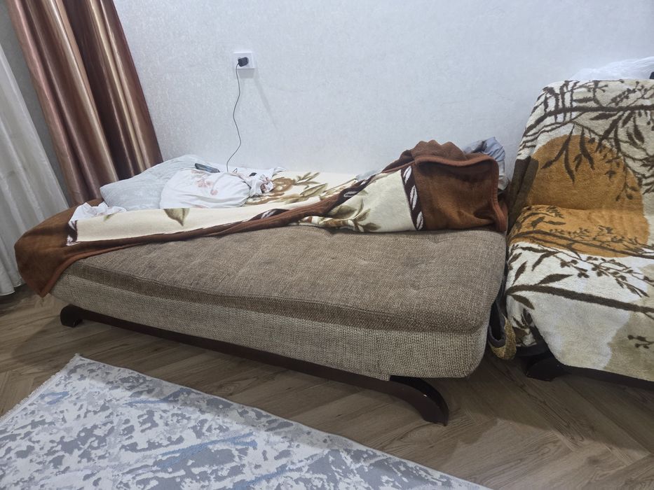 Отдам шкаф, стол, диван