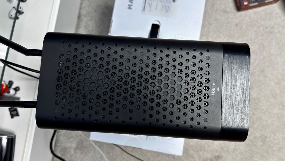 ZOTAC MAGNUS ONE мини геймърски компютър 7-10700, 64GB RAM, RX 580