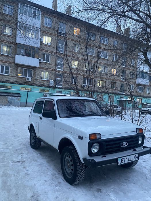 Нива 2121  год 2011