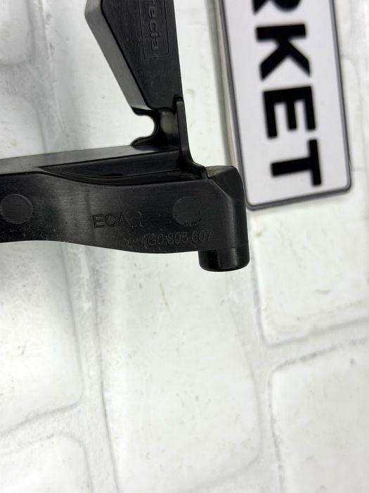 Стойка фар лява AUDI A6 C7 4G 4G0805607